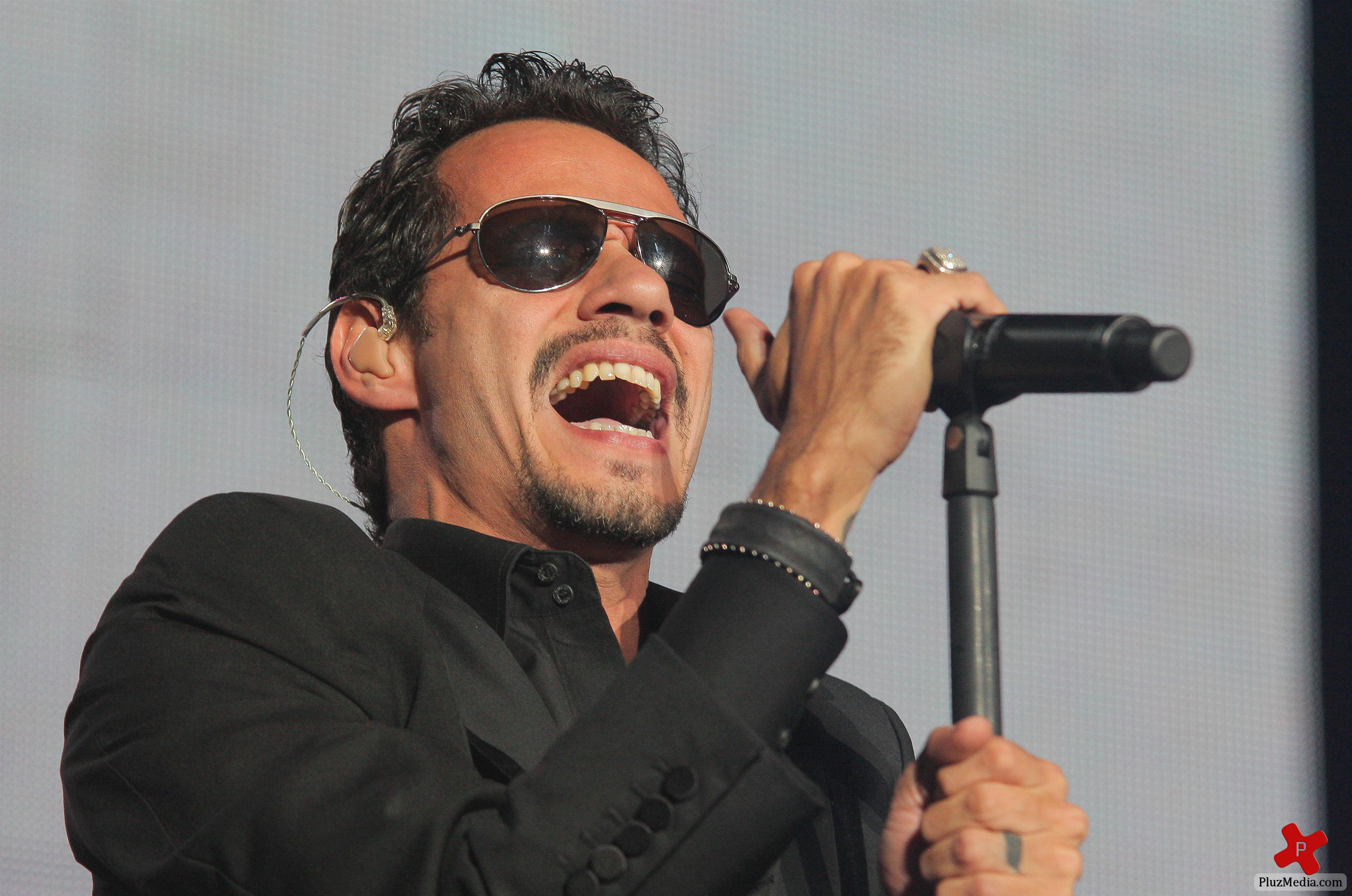 Marc Anthony performing live at the American Airlines Arena photos | Picture 79096